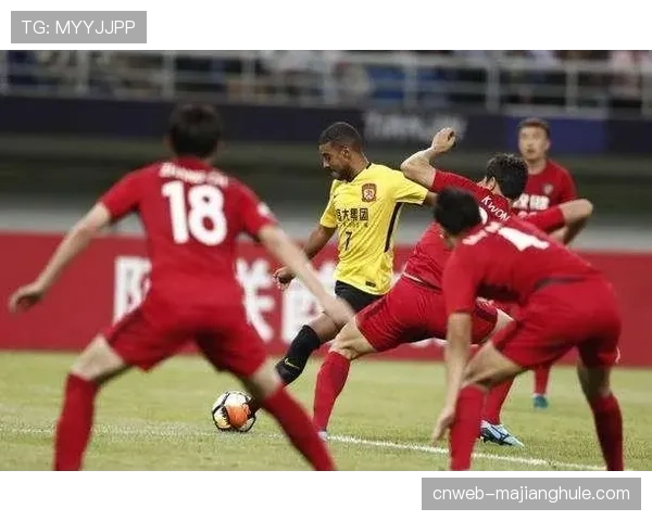 瞬间聚焦:科隆门将扑救后手抛球策动,60米奔袭进球全过程 瞬间聚焦:科隆门将扑救后手抛球策动,60米奔袭进球全过程